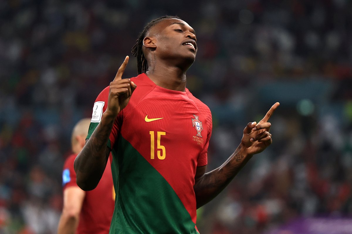 fifaworldcup_ar's tweet photo. احتفال رافاييل لياو بهدفه الرائع في شباك سويسرا 🤙🇵🇹

#كأس_العالم_FIFA | #قطر2022 https://t.co/jXJlAltevR