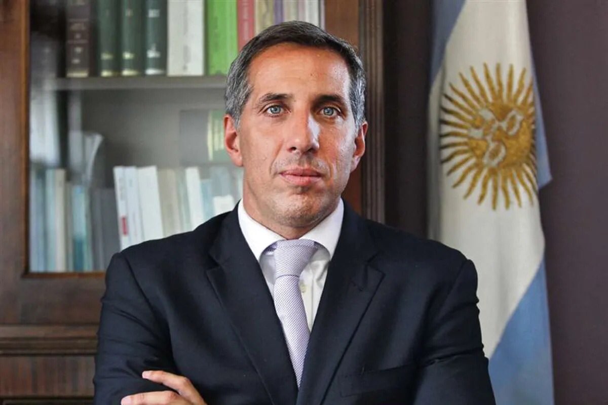 marcalpalazzolo's tweet photo. 🔴Muchas gracias a los fiscales Luciani y Mola. 6 años de prisión para Cristina Kirchner. Argentina vuelve a respirar paz, se hizo justicia, otro país es posible, corrupción nunca más! #CristinaCondenada https://t.co/vTKyYQMOkv