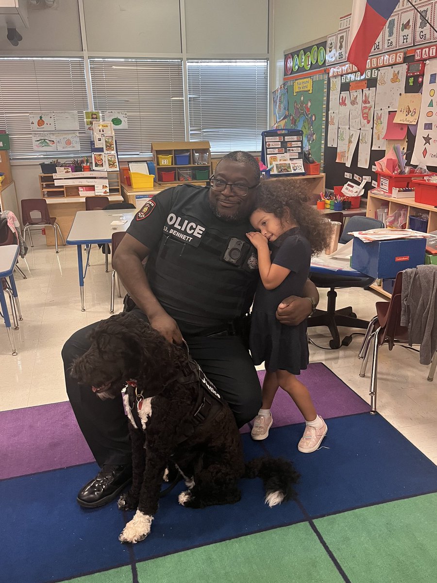The HISD PAWS program is something special! Being able to see kids all over the district, and watch them interact with Justice is something you can’t describe, you just have to witness. Thanks to <a href="/PershingPandas/">Pershing MS</a> <a href="/shearnlions/">Shearn Elementary</a> <a href="/EliotElementary/">Eliot Elementary</a>  @HISDPDChief <a href="/HISDPolice/">Houston ISD Police</a>