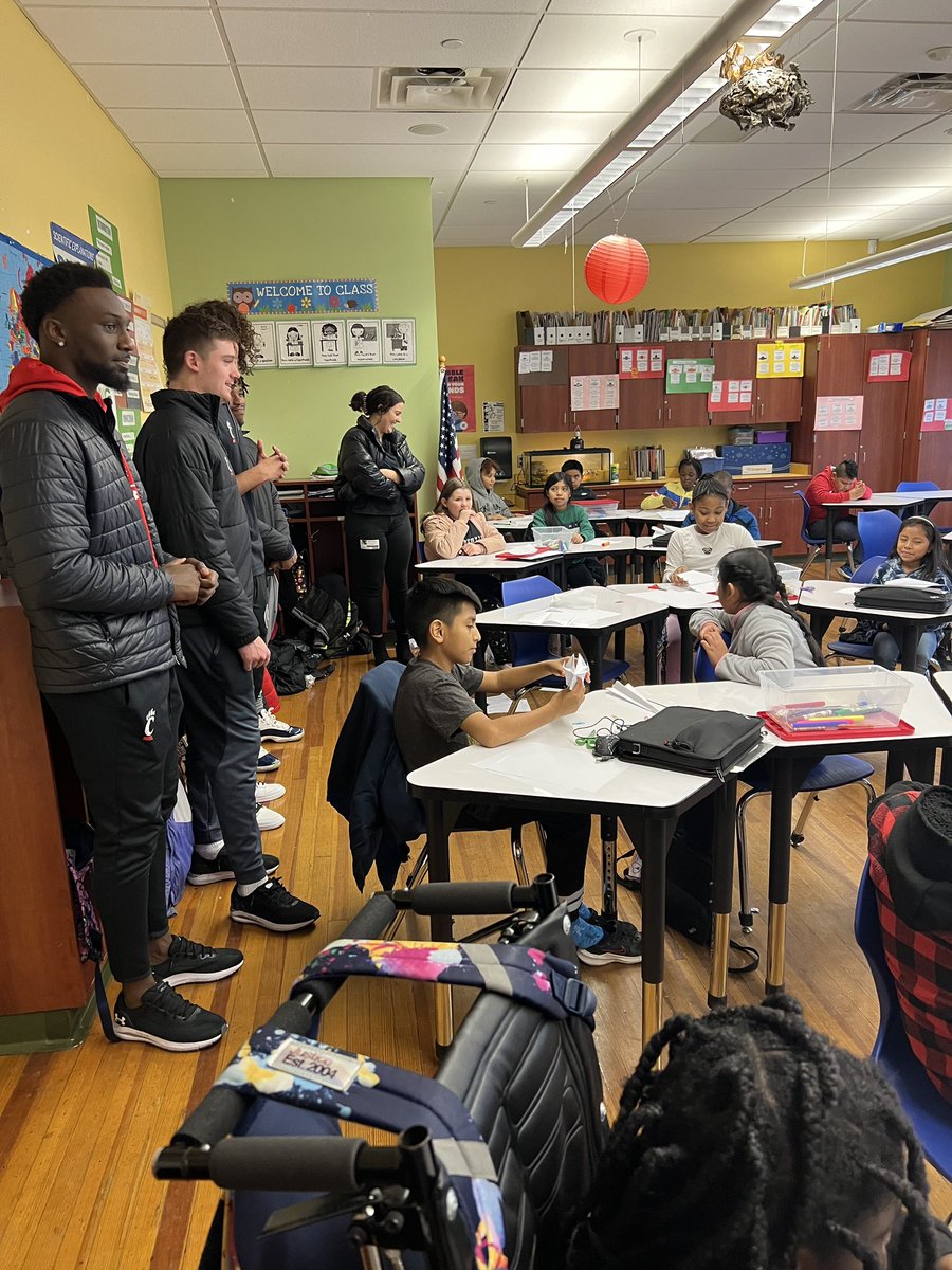 Bearcats giving back today at Hartwell Elementary 🔴🐾