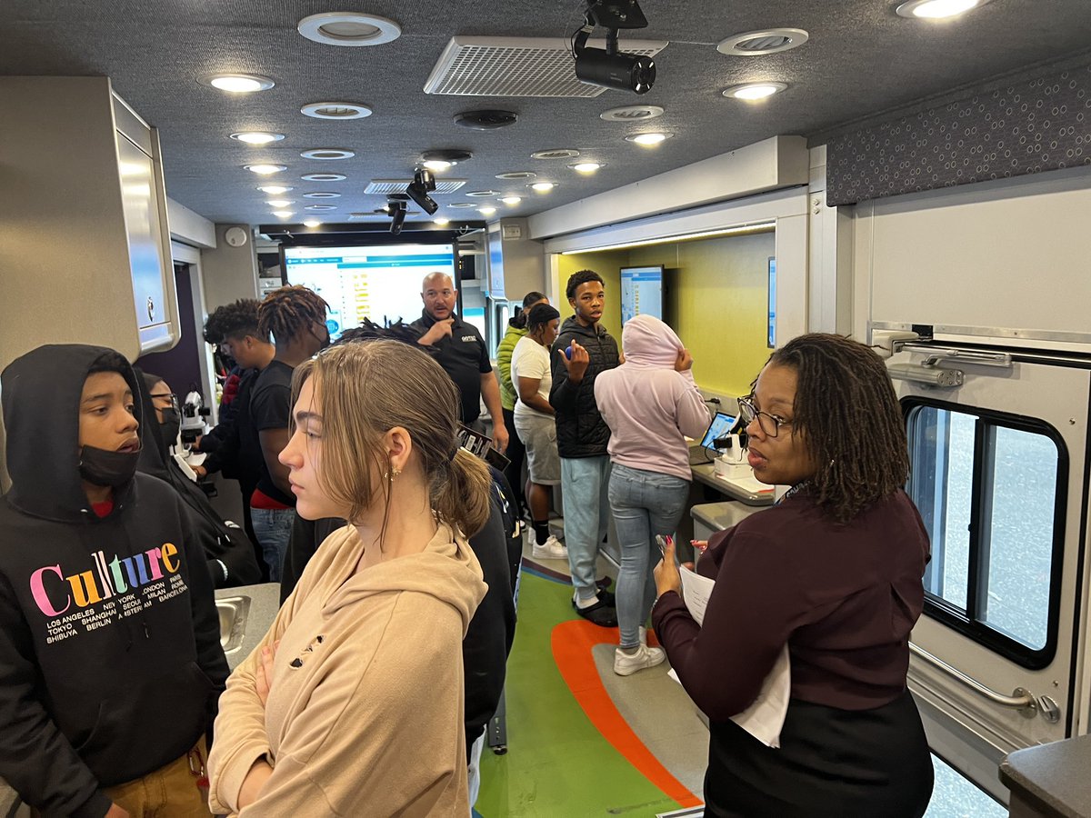 AndrewsPreK8's tweet photo. The #GoTec Bus was AMAZING! Mr. Barkley, Mrs. Hooper-Hatcher & Dr. @JaradM had an opportunity to explore robotics with our 8th graders! @HCS_TitleI @HamptonCSchools https://t.co/lNAtKblJB4