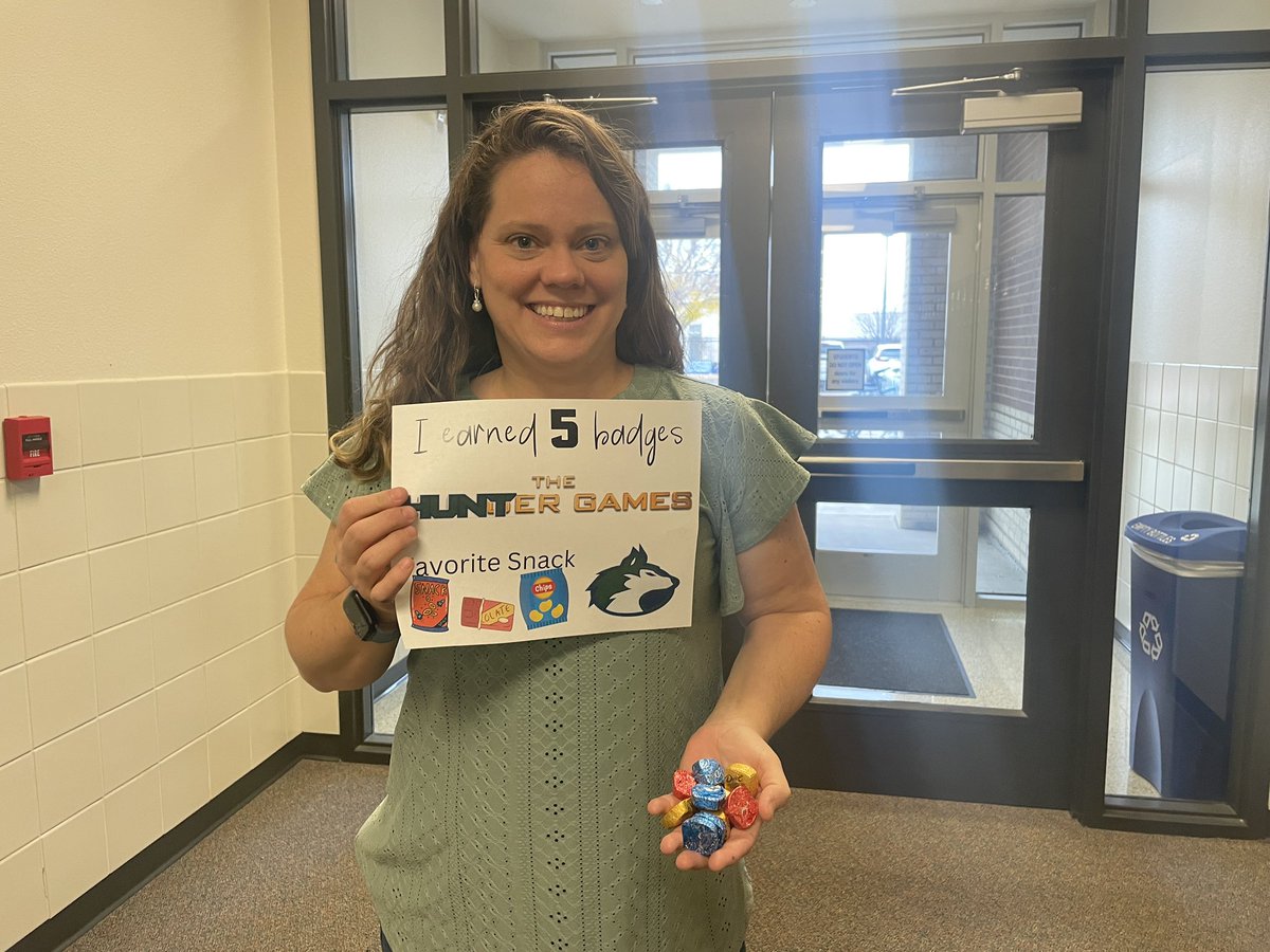 What’s up @HuntMiddle ?!? Check out Ms. Poston - she earned her #favoritesnack for her first 5 #TheHunterGames badges. Who doesn’t love learning and chocolate?! @FriscoISDTech