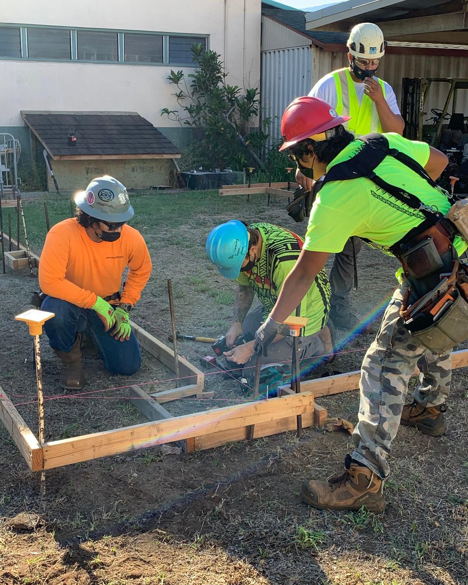 #Teamwork makes the dream-work. #Brotherhood on-the-job and in classroom 🙌
.
.
#hcatfhawaii #apprentices #hawaiicarpenters #carpentry #handson #workcrew #workoutdoors