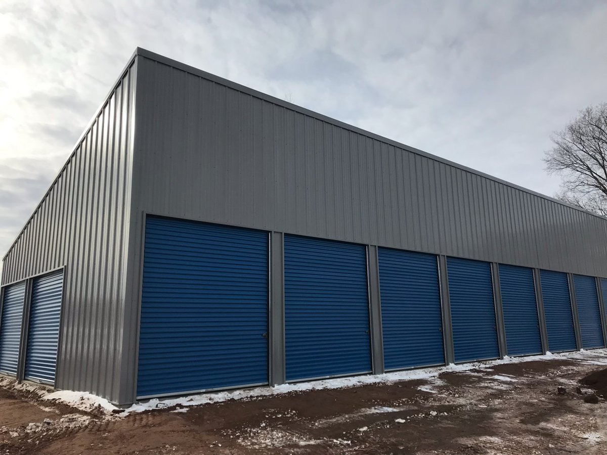 StructuralBuil1's tweet photo. Check out this storage facility we completed in Frederic, WI!
This 12-unit, 30x80 facility has a mono slope room and striking blue Trac Rite doors.
A unique design that is sure to get some new renter's attention.

#structuralstoragesolutions #StorageExperts #FredericWi https://t.co/TKMd8lP8sI