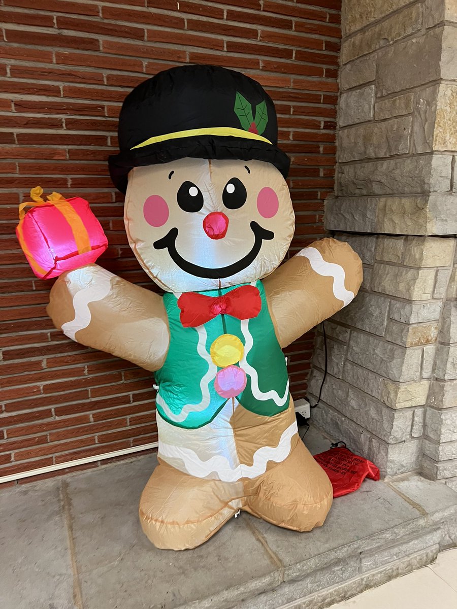 Megan Moretti tweet media