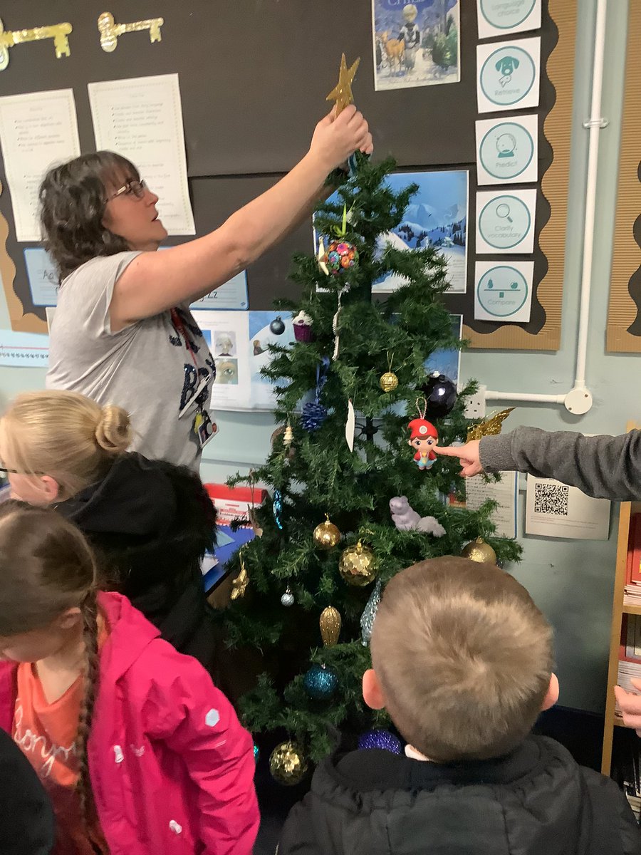WFPCherry's tweet photo. Decorating our class Christmas tree with some school decorations and personal ones that we have also added from home 🎄 🎅 https://t.co/igctO6TMWz