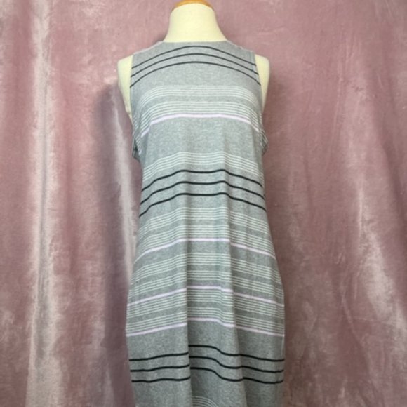 DeniseHatcher4's tweet photo. So good I had to share! Check out all the items I'm loving on @Poshmarkapp #poshmark #fashion #style #shopmycloset #levis #lougrey #softsurroundings: https://t.co/6ua3npioRb https://t.co/nqpBNOz2zq