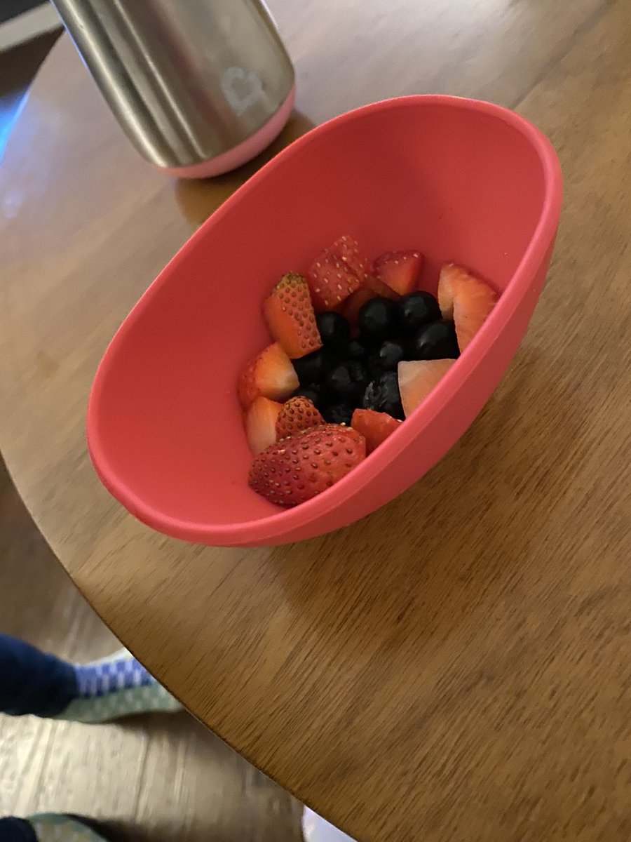 Eleanor said that “zero is an oval shape like the shape of my red bowl” and “there are zero items in my bucket”! #zeroismyhero <a href="/STEMbieda/">Kristin Siembieda</a> <a href="/drjtoney/">𝔻𝕣. 𝕁𝕖𝕟𝕟𝕚𝕗𝕖𝕣 𝕋𝕠𝕟𝕖𝕪💚🌳🐉</a>
