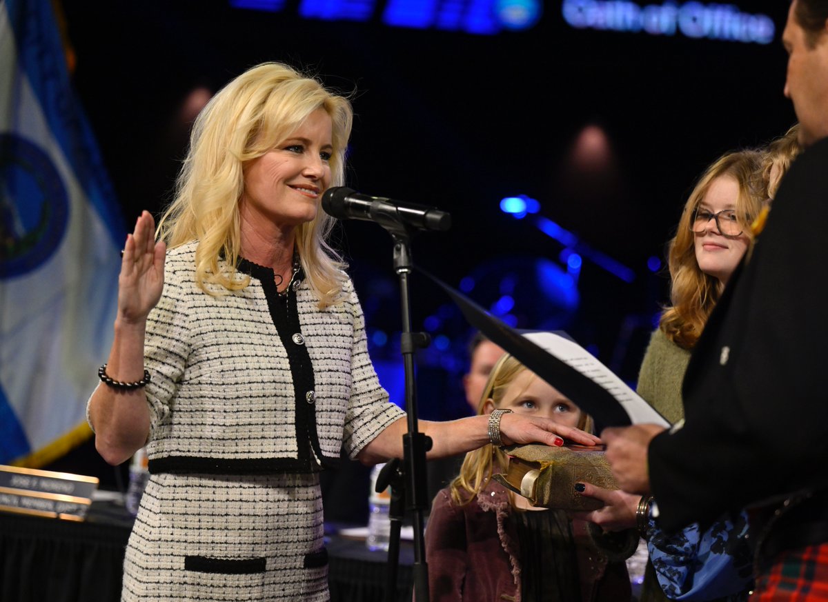 jeffgritchen's tweet photo. #Anaheim inaugurates first woman mayor - @AshleighAitken - at #riverarena tonight.
#politics @ocregister https://t.co/TL806FE9XM