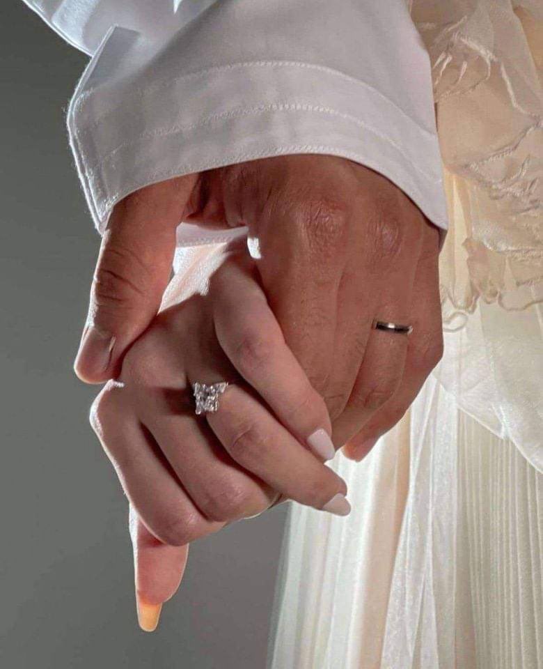 أحببتك مره واحده لكنها للأبد .