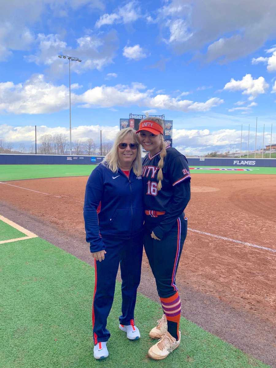 16_hmeeks's tweet photo. COMMITTED!! To God be the Glory!! 💙❤️ #goflames https://t.co/qSmSHGEPTu