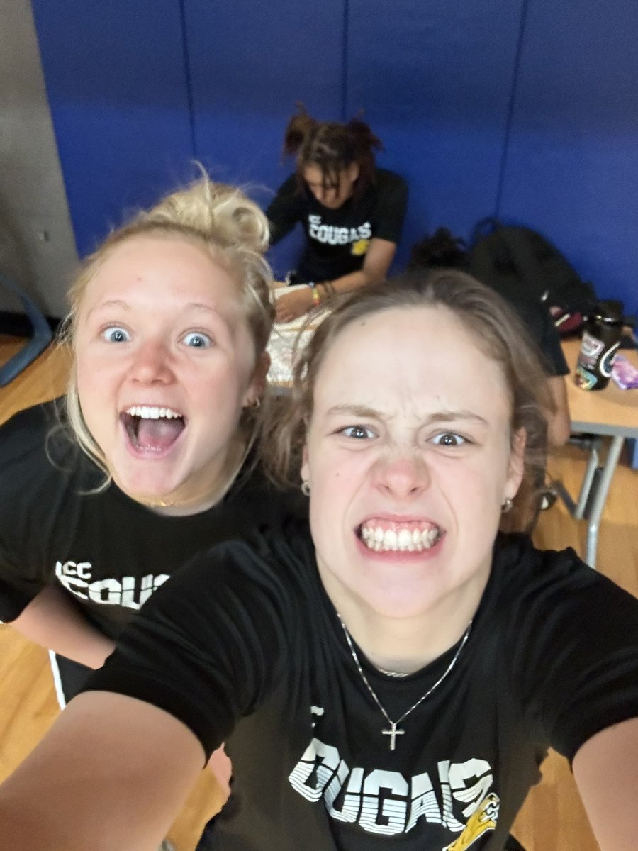 KarrieRedeker's tweet photo. De-stressing with Pickleball, my camera &amp; Christmas color sheets @ICC_CougarsWBB https://t.co/xE2EVFtVnI