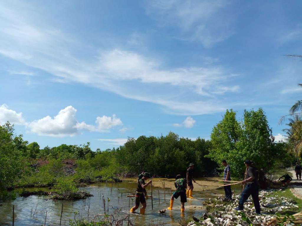 _TNIAL_'s tweet photo. Bagaikan langit di pagi hari
Berwarna biru sebiru hatiku
Di Kupang aku tidak sendiri
Banyak Mangroves hiasi pesisirku π΄
#HUTArmada
https://t.co/V7EAtVLQja https://t.co/sVRO8ihn5K