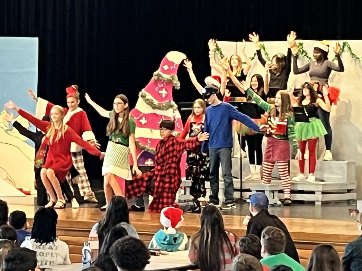 It was a great day of @HofiusTheatre annual class performances of the The Grinch! Way to go, Hawks! @JennLushbaugh