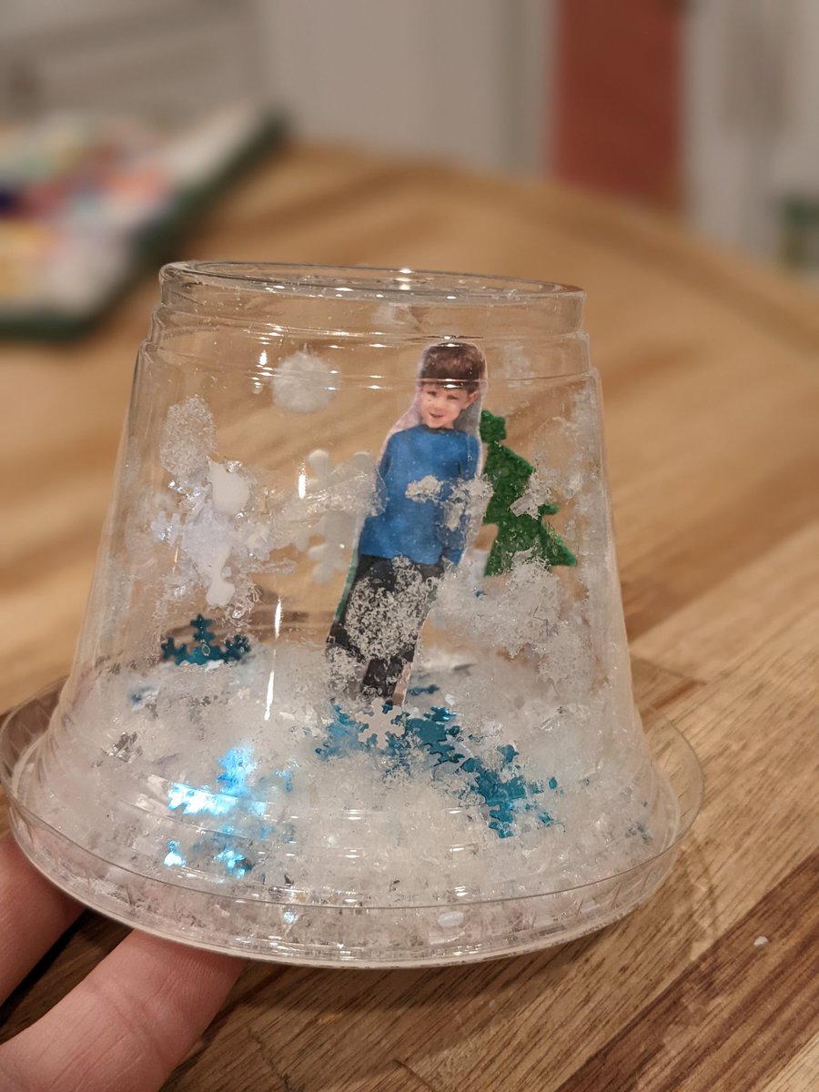Impressed and inspired today and everyday by the creativity and dedication of the Extended Day staff @ Oakridge Elem! My 4-year old came home beaming with this "snow globe" with his own picture inside! @APSExtendedDay <a href="/OakridgeConnect/">Dr. Lynne Wright</a>