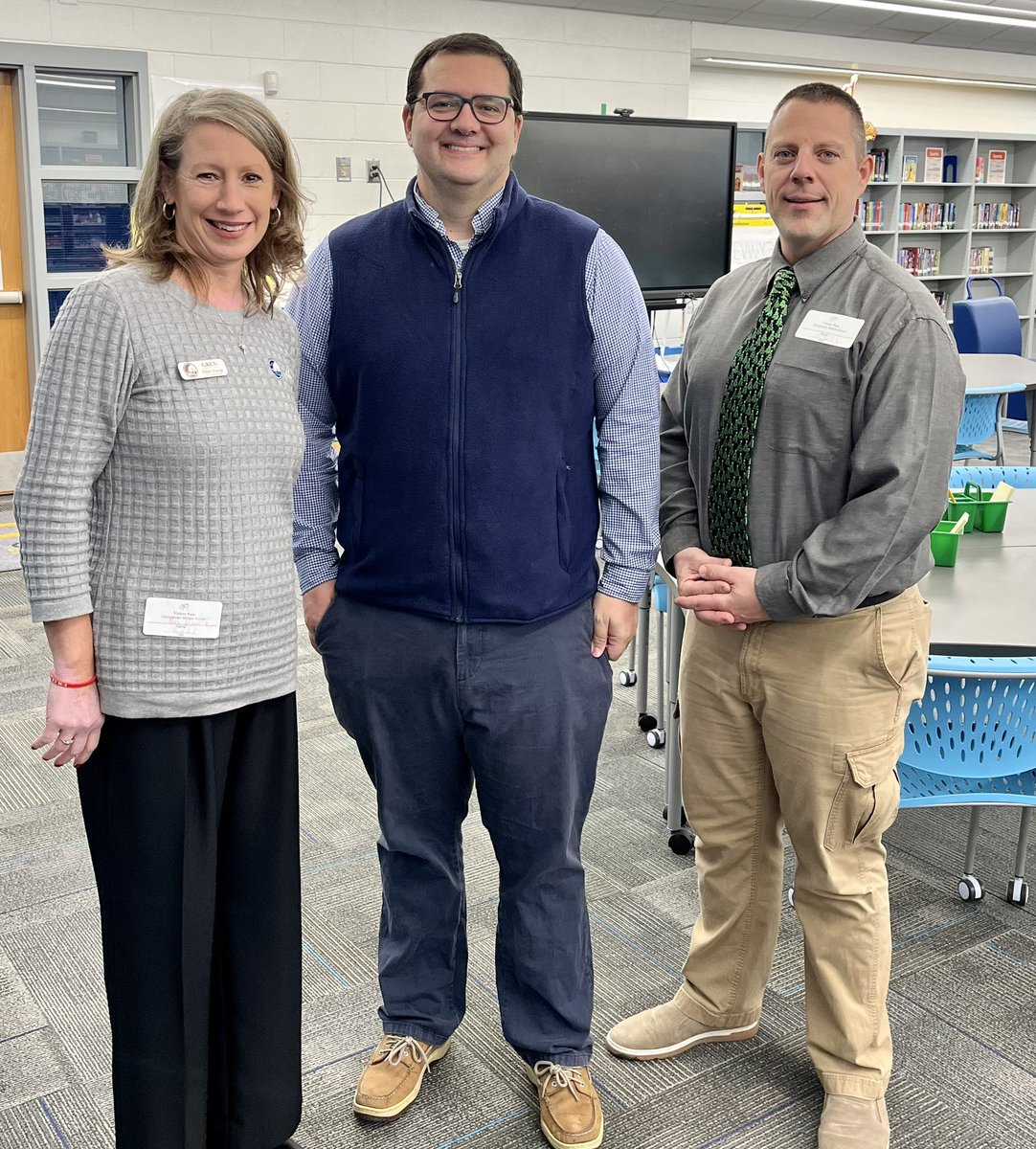 GKCUMembers's tweet photo. Thanks Georgetown Middle School for asking #GKCU to be a part of your Career Day. Lots of inquisitive minds asking lots of great questions!! We'll come back anytime you need us. https://t.co/U89jBTDUHu. #careerday #cudifference #CUinthecommunity https://t.co/7hiW7Yyncz