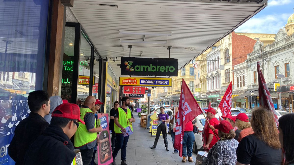 UnitedWorkersOz's tweet photo. Goodman Fielder/Pampas workers taking the fight to supposedly ethical @Zambrero - more like #scambreros !

Across the country solidarity actions are taking place calling on them to act on their ethical image and intervene in this exploitation in their supply chain. #PayUpPampas https://t.co/hfa71ak9Cn
