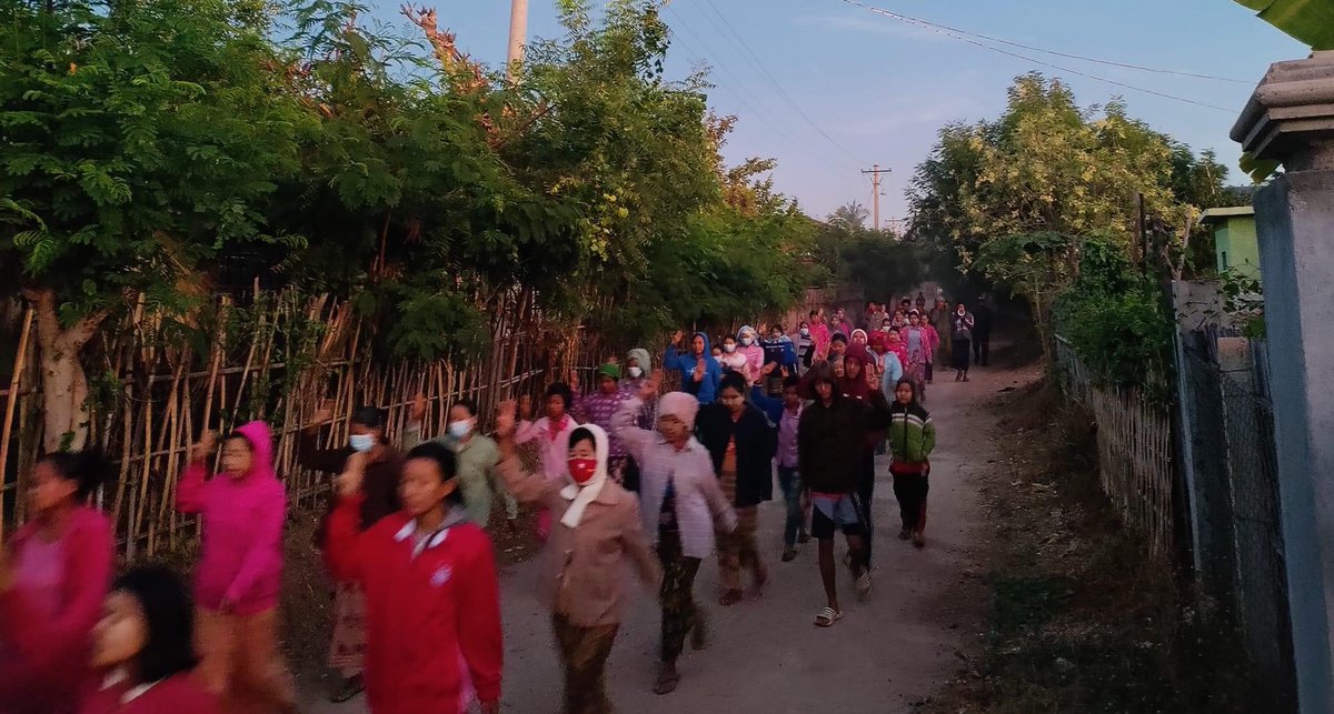 Morning protest led by residents from northern part of #Yinmarbin Twp, #Sagaing , regularly marched in a village to drive out the #MilitaryDictatorship without a day off.

#StopExecutingOurStudents 
#WarCrimesOfJunta 
#2022Dec7Coup            
#WhatsHappeningInMyanmar