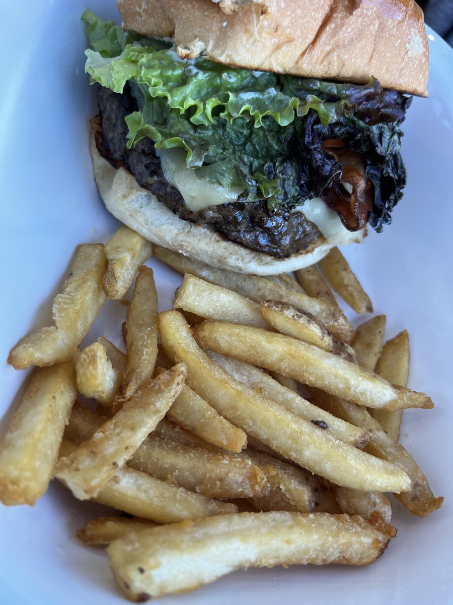 burgerdivas's tweet photo. Outside the US, where have you had a great burger? Here is one I had in Tulum, MX….

#foodie #cltblogger #burgers #sliders #burgerblogger #droolclub #cooking #foodgawker #food #justhangingout #barseries #burgertuesday #burgerdiva #orangeyouglad https://t.co/PVCxV4H0Ui
