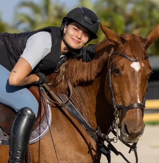 account_cache's tweet photo. - Daniela Calle 🏇❤️‍🩹 https://t.co/4zNtowLsBQ