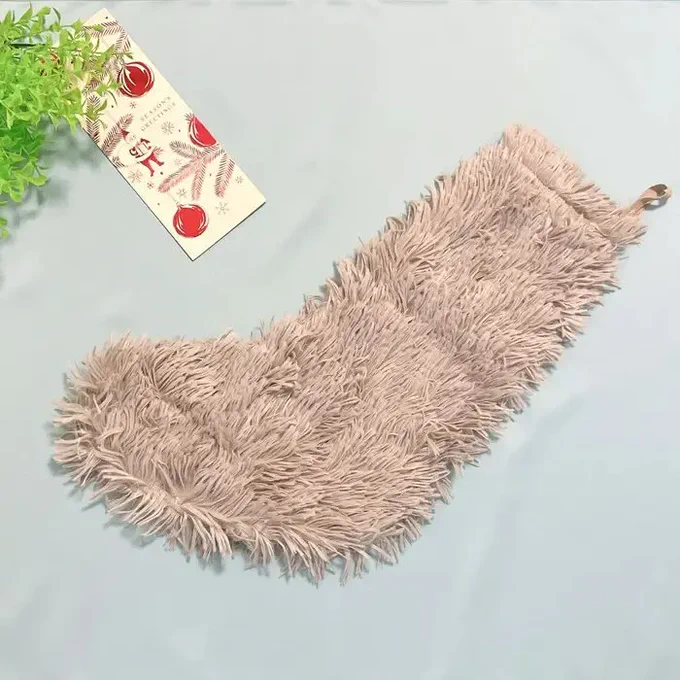 【即レジ】これ、ずっと欲しかったやつ〜!3COINSに「子どもの夢みたいな靴下」が売ってたんだけど…!で理想的な「クリスマス靴下」を見つけました!ビッグサイズで、ちゃんと中にプレゼントを入れられるのよ〜。これは大人も子どももテンション上がるわ 