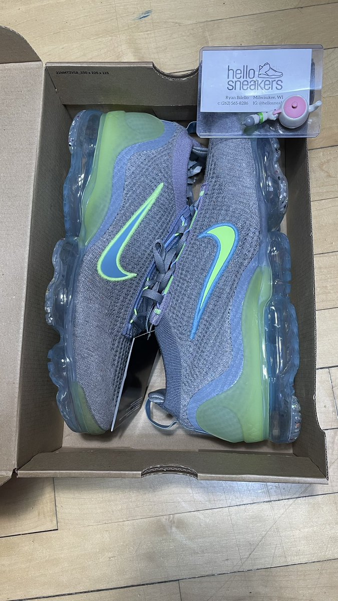 hellosneakerss's tweet photo. @RetailTuesday All DS OG ALL.
Lebron and Vapormax Sz 12
IE lows and mids Sz 13
159 plus shipping EACH.
129 plus shipping if you buy 2 or more.
#hellosneakers https://t.co/arlGH7UmDs