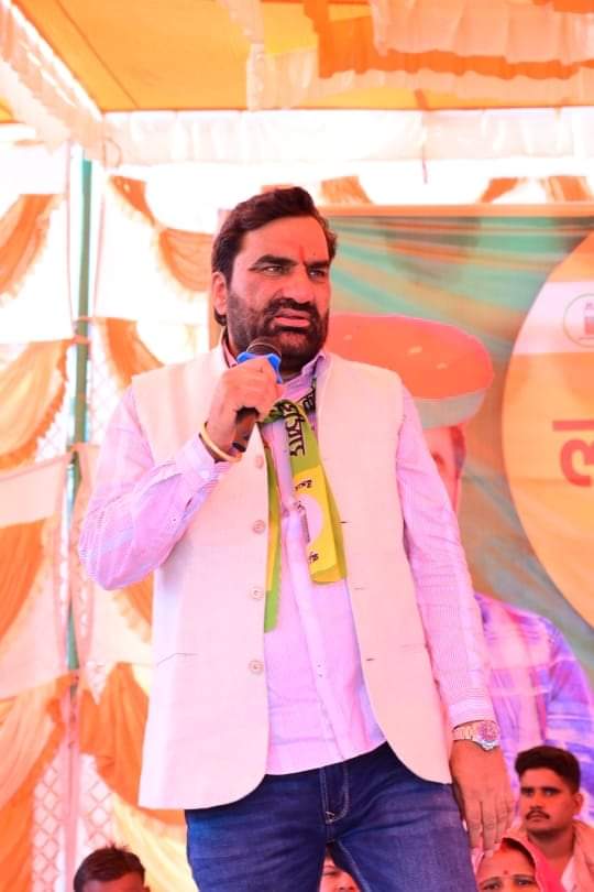 पिछले तीन-चार दिनों से कई असामाजिक तत्व जो माननीय सांसद महोदय <a href="/hanumanbeniwal/">HANUMAN BENIWAL</a> के प्रति गलत कमेंट धमकी भरे कमेंट कर रहे हैं उन सबको देखते हुए 
#Z_प्लस_सुरक्षा_हनुमान