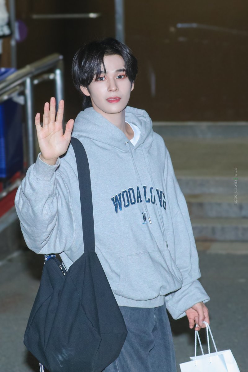 [HQ] 221015 뮤직뱅크 퇴근길

📍크래비티 세림
     가방에 뭐 묻은거 마저도 귀여워 어쩌지...

#CRAVITY #크래비티
#세림 #박세림 #SERIM #バク·セリム