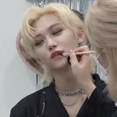 meowilvr's tweet photo. ˓                         ୨ ♡ ୧ 
hey soy #felix bot y vengo a ser alguien de confianza para ti. recuerda que lo estás haciendo bien y te amo demasiado, no dudes en acudir a mi ya sea x (@meowilvr) o dm, te amo 

                                           fav y rt¿? https://t.co/vKRuk83NZl