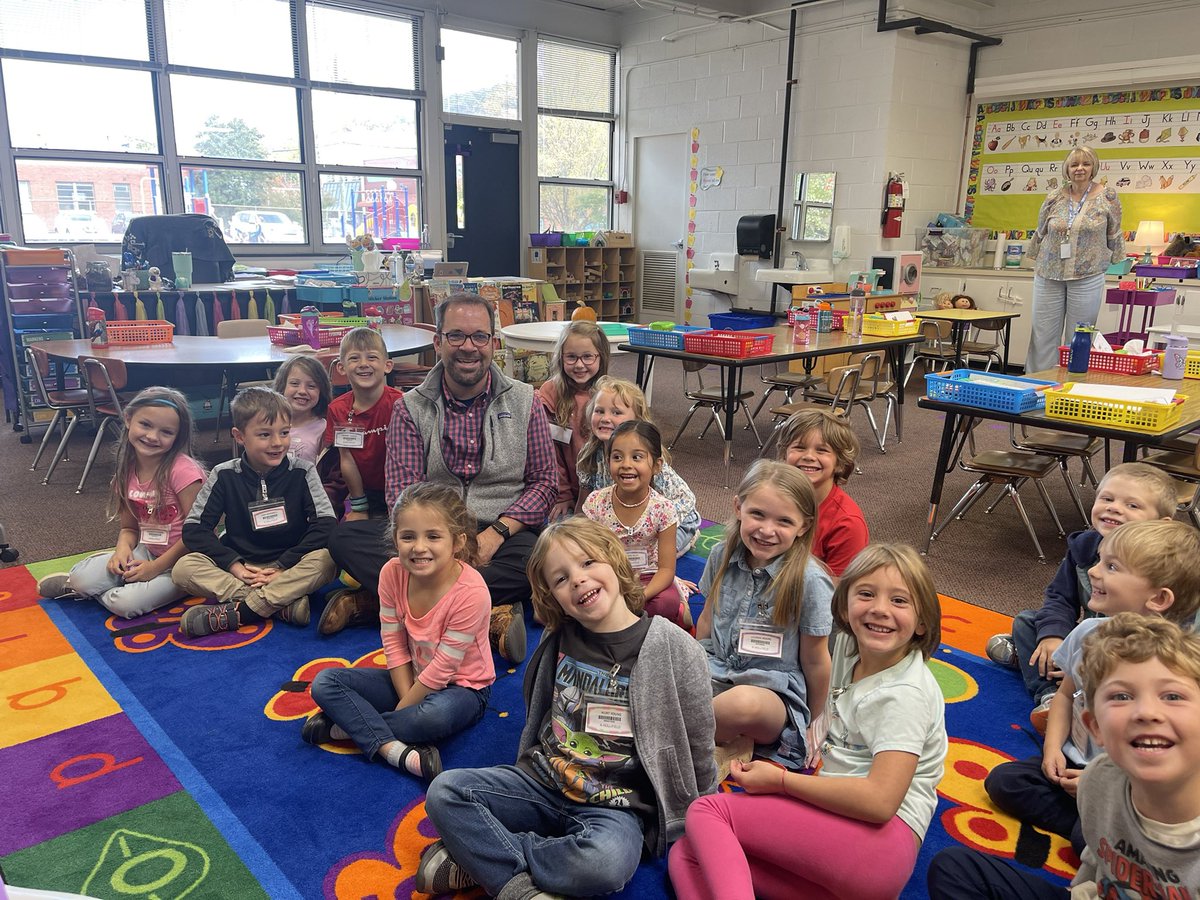 prinHoneycutt's tweet photo. I love getting invited to a class to read a book, and then asked to read another one.  #ReadAndLead @Dr_Rob_Jackson https://t.co/Pkxnz6Zaae
