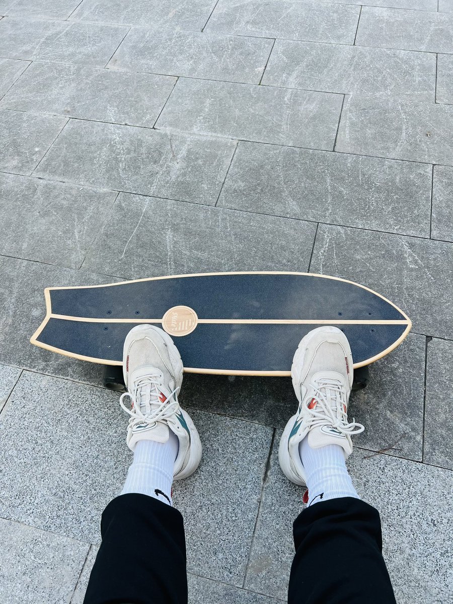 ocean5666's tweet photo. 冲！🛹
#体育生 #体育生白袜 #小腿 https://t.co/bZGoJtpfVw