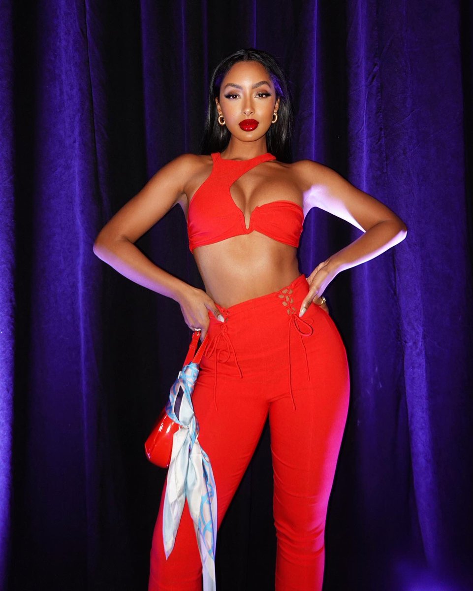 OlayNoel's tweet photo. Paint the town red 💋 https://t.co/CDn8SdzmWc