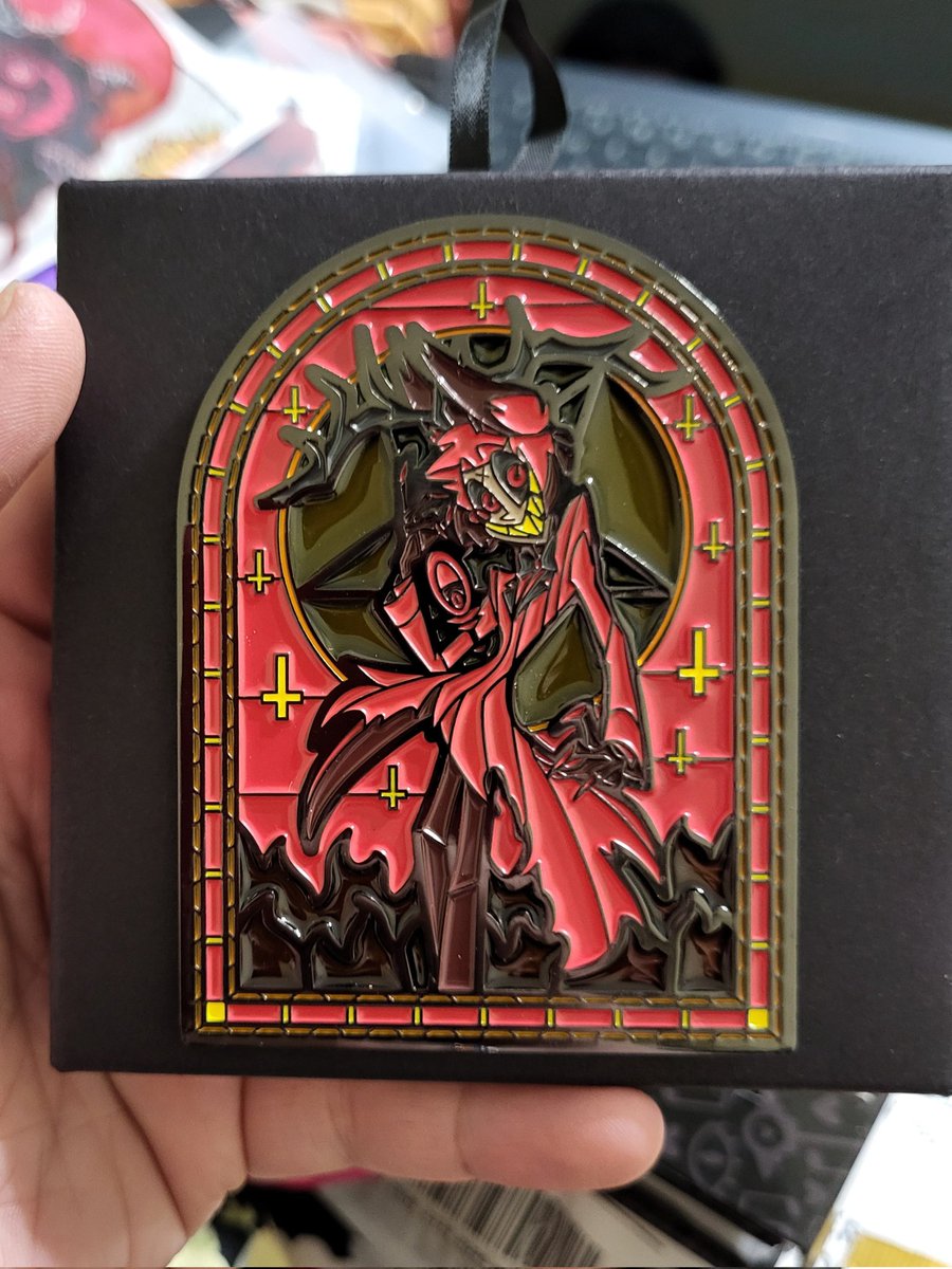 Mercurial_Missy's tweet photo. for anyone curious, one of the wonderful peeps I ordered their SR pins for, @rosetintedbliss, had their stained glass SR Al arrive today if anyone wants to see what he looks like irl pinned on diff bgs/boards!
#HazbinHotelAlastor #Hellaverse #SharkRobotStore https://t.co/yUWGaFcB14