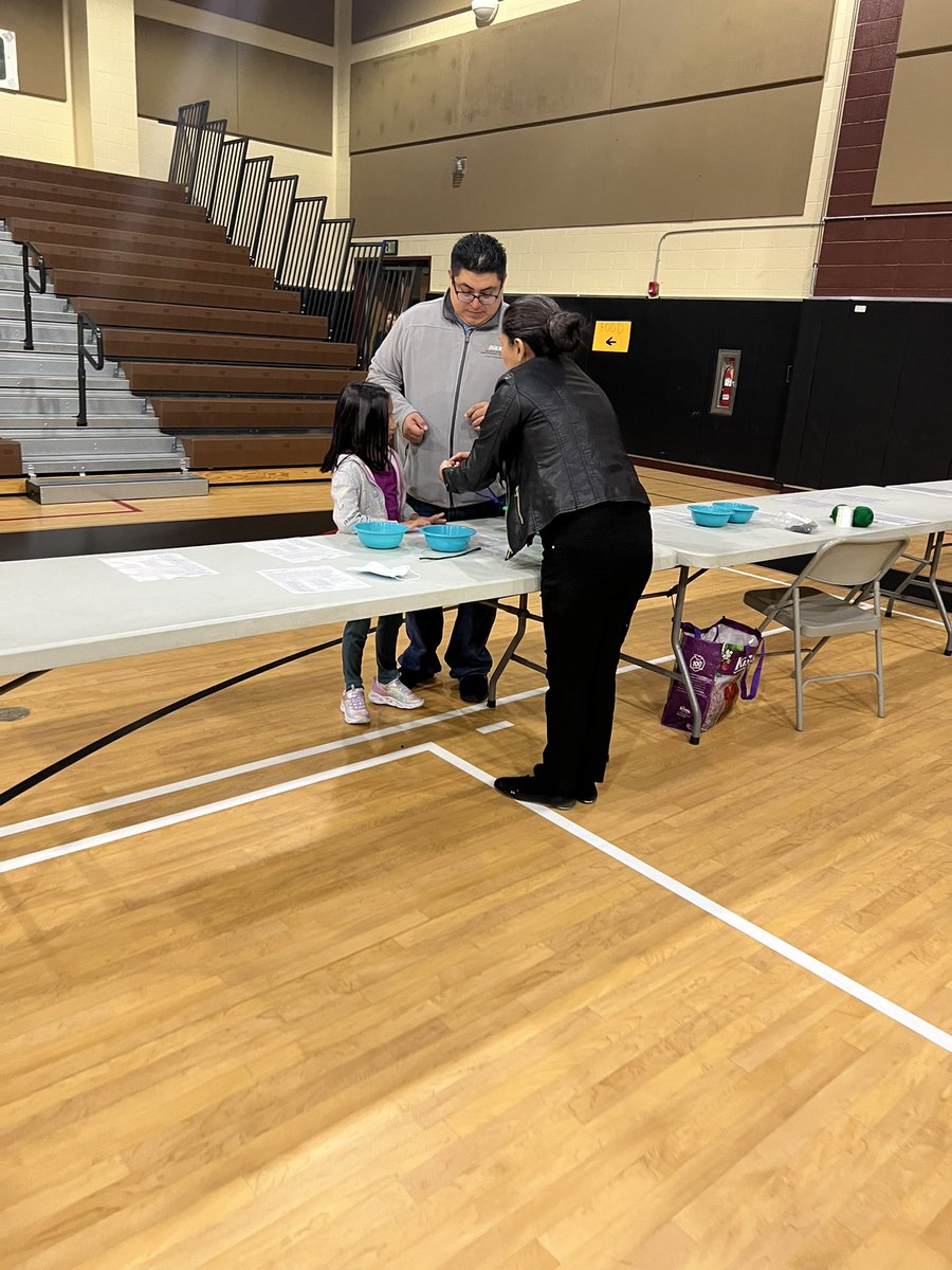 iteachingles's tweet photo. They loved family coding night. 💻 https://t.co/clAp3ALtUH