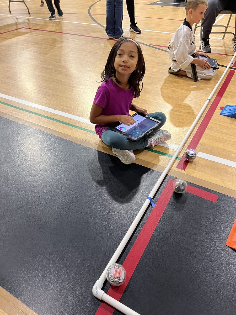iteachingles's tweet photo. They loved family coding night. 💻 https://t.co/clAp3ALtUH
