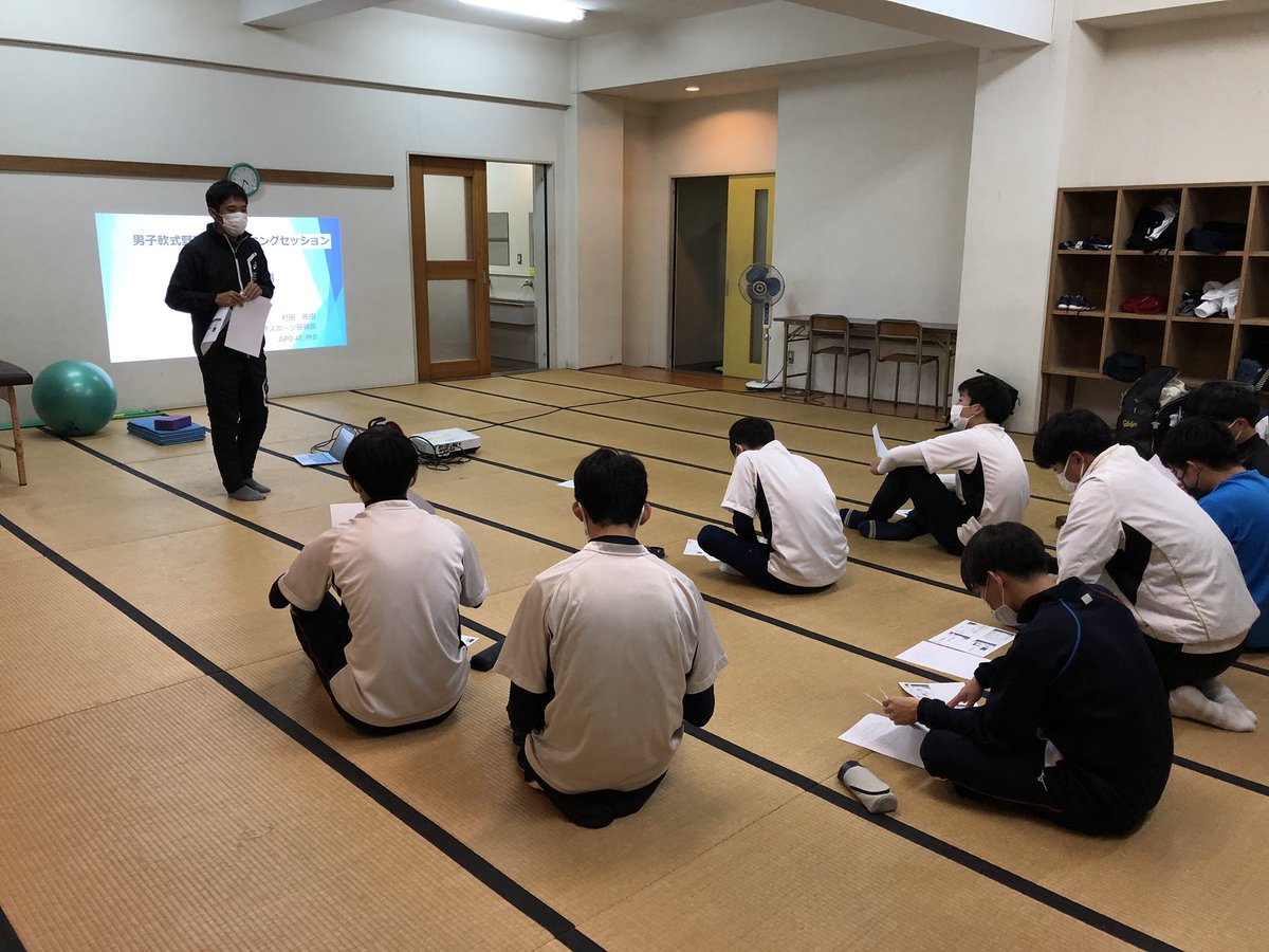 chukyoAT's tweet photo. 【高大連携事業】
附属高校の男子軟式野球部のサポートを開始しました。
シーズンオフを利用して、2月末まで身体作りに取り組みます。
※毎週月曜日、我々ATによる部活動支援を実施しています。興味がある人は教室のポスターをご覧ください🙌
#中京大中京
#軟式野球部
#中京大学
#JSPO_AT
#NSCA_CSCS https://t.co/zlv85WzSSd