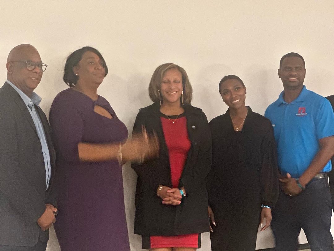 DeeBoydBroker's tweet photo. I am honored to have had the opportunity to speak at the Regional Black Chamber of Commerce Annual Meeting & Holiday Celebration! Thank you Krista Pouncy-Dyson for including me!!
#staterepdelishaboyd #delishadelivers #delishaboydllc #happyholidays2022 #blackchamberofcommerce https://t.co/ZxZybGng0m