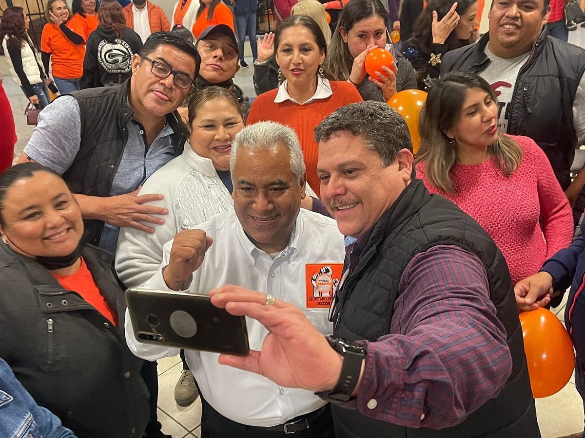EverardoPadron5's tweet photo. Excelente reunión con mis amigas y amigos de #PiedrasNegras, donde tuvimos la oportunidad de establecer el compromiso de apoyar juntos a través de nuestro voto para lograr la victoria de nuestra Planilla Institucional este 9 de Diciembre.

#VotaNaranja🟠
#UnidosSomosMásFuertes🤝 https://t.co/C9O8HSaphf