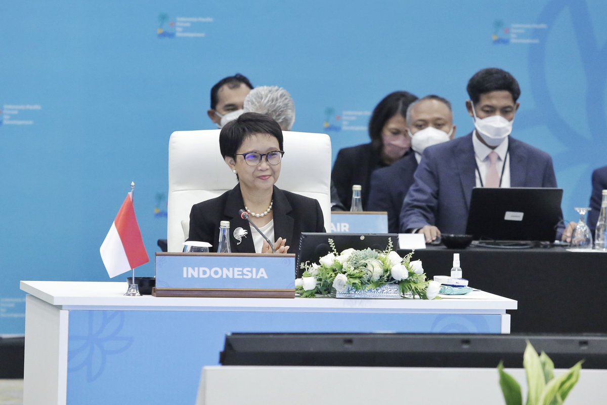 Kemlu_RI's tweet photo. #FMMarsudi chaired the Indonesia-Pacific Development Forum (IPFD) meeting in Bali (7/12) #IPFD is a development partnership platform for Indonesia & the Pacific countries, to become an integral part of the Indo-Pacific region that is peaceful, stable & prosperous. #Indonesianway https://t.co/N2KaiiGZ1N