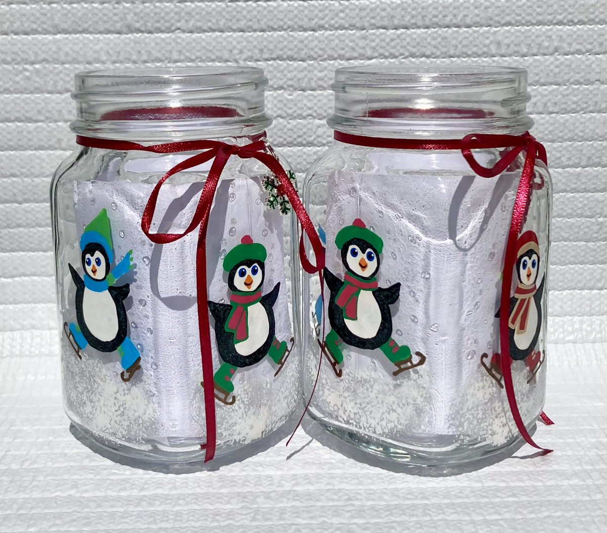 Holiday mason jars etsy.com/listing/128518… #masonjars #holidayglasses #penguins #TMTinsta #Christmasgifts #holidaygifts #masonjarmugs