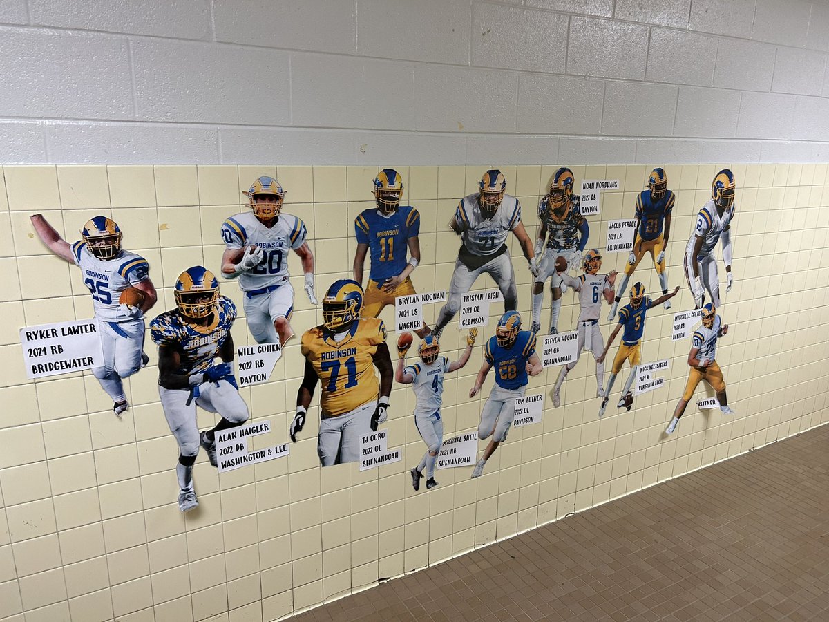 HelmetGuyTy's tweet photo. Always a great day at @RobinsonFBall @RobinsonRams @RAMSBoosters 🐏🏈 thank you @ScottVossler and @ramballcoach for the help and support always!! Hard helmet look to beat 🔥👀 @RiddellSports #TeamRiddell #GoRams https://t.co/trk8nUr6Lx