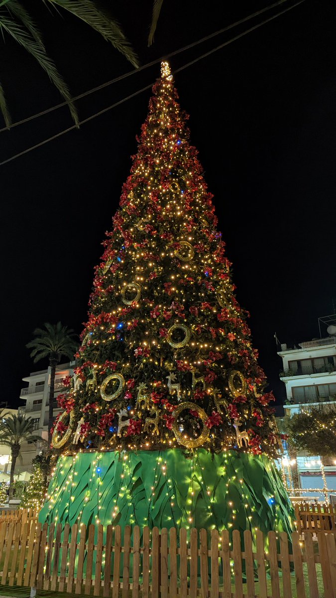 Discoveribiza_'s tweet photo. San Antonio's #Christmas Tree 🎄😍 https://t.co/ANsPqghWbO