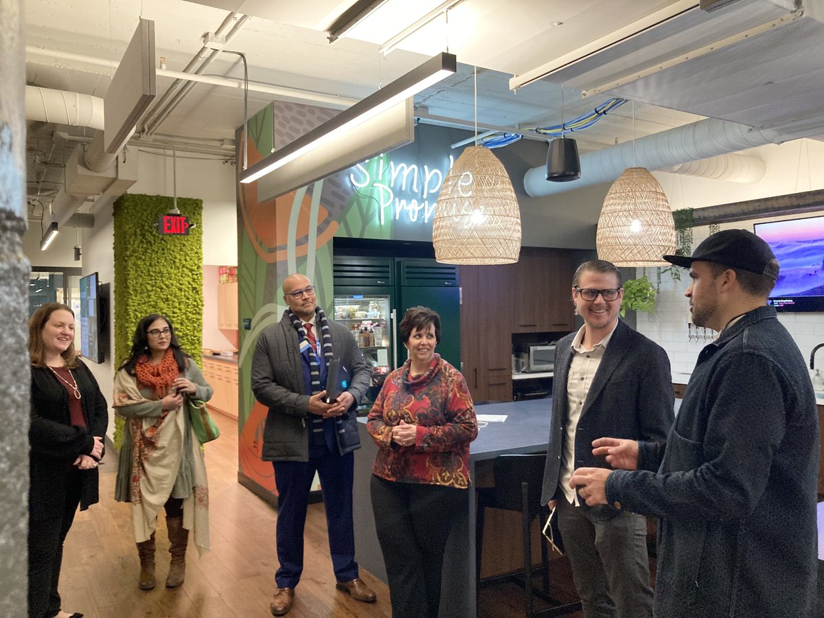 sludchs's tweet photo. Dean Rousseau and some of our faculty visited the Food Discovery Center @cityfoundryst to discuss the unique academic/industry partnership between @SLU_Official and @Deli_Star_Corp around food science and culinary entrepreneurship.
@ProspectYards
#DCHSlife https://t.co/QZPmw74Sne