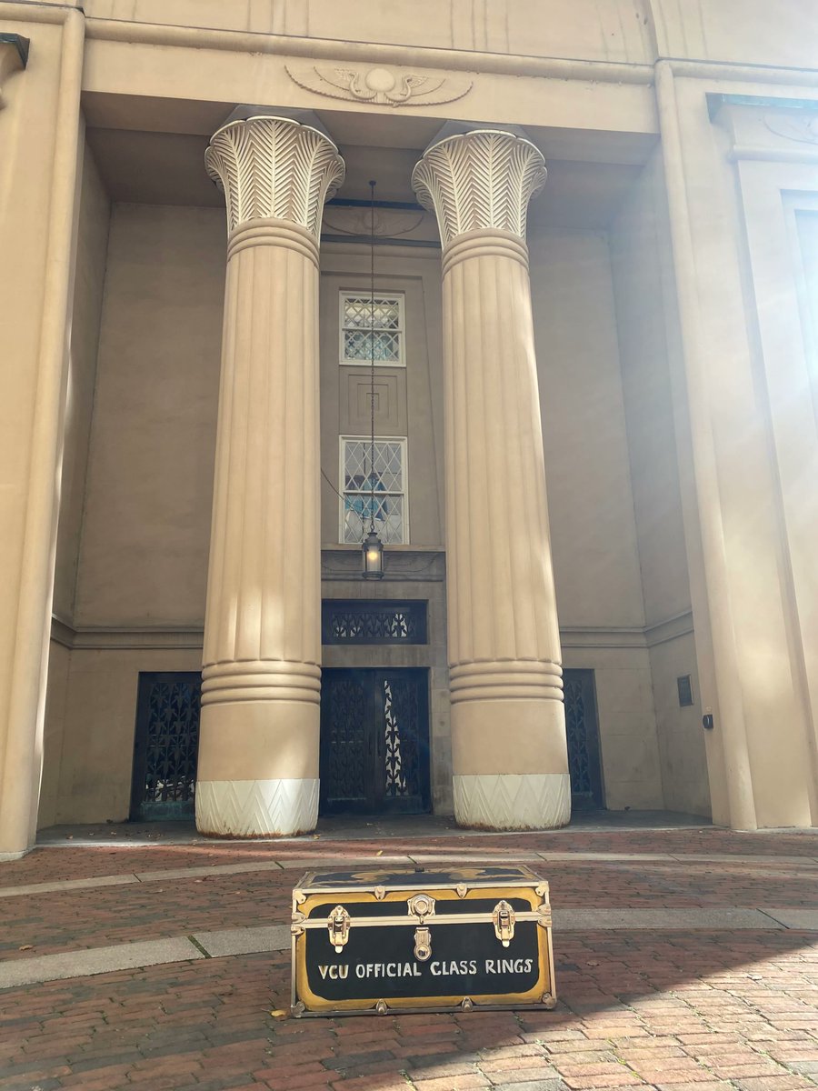 VCU_SAC's tweet image. It&apos;s that time of year, the class rings are spending the night in the Egyptian Building to be infused with the spirit of VCU and ready for the Ring Ceremony on Dec. 7! Congrats to everyone receiving a class ring! 🖤💍💛#vcu #vcutraditions