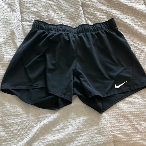 septembererin's tweet photo. So good I had to share! Check out all the items I'm loving on @Poshmarkapp #poshmark #fashion #style #shopmycloset #christiansiriano #adidas #nike: https://t.co/pCYFAvnGKm https://t.co/uYlTQbsIRq