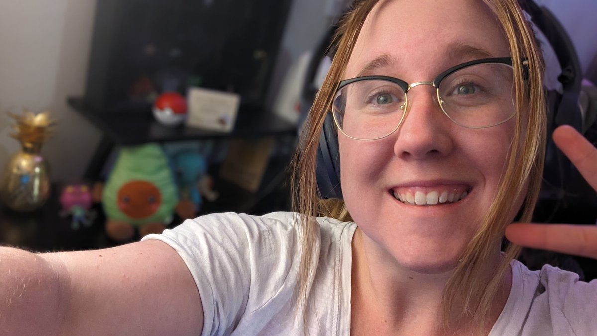 SweetieSpoon_'s tweet photo. I got new @Bose headphones! Let's see how amazing these bad bois are! #sisterstream with the greatest sis @tonicboom_! Who is ready for those Mistlands? 😬 @Valheimgame https://t.co/UeC5HM5eIm