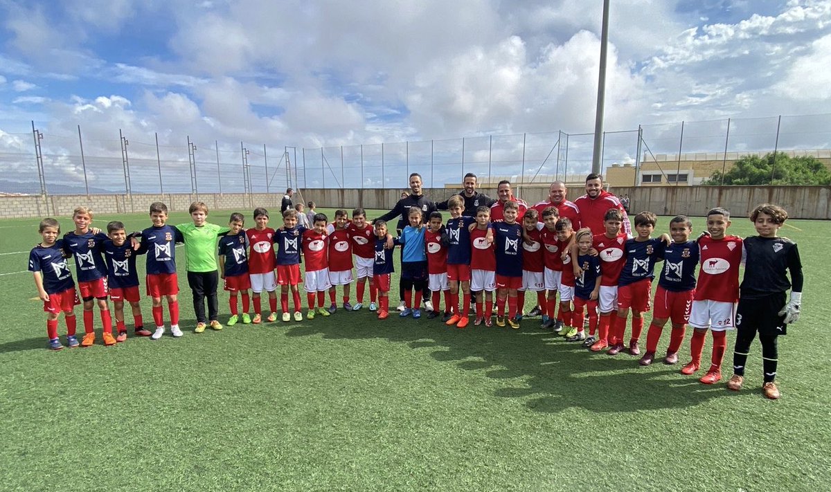 UD_TELDE's tweet photo. 🥳 ¡Nuestros equipos #Benjamín y #Alevín participaron este martes en un torneo celebrado en Tenerife!

👏🏻 Agradecer al @UD_Andenes por la invitación y la organización de esta cita tan especial para los chicos. 

💙❤️ https://t.co/hOLKgemOlT