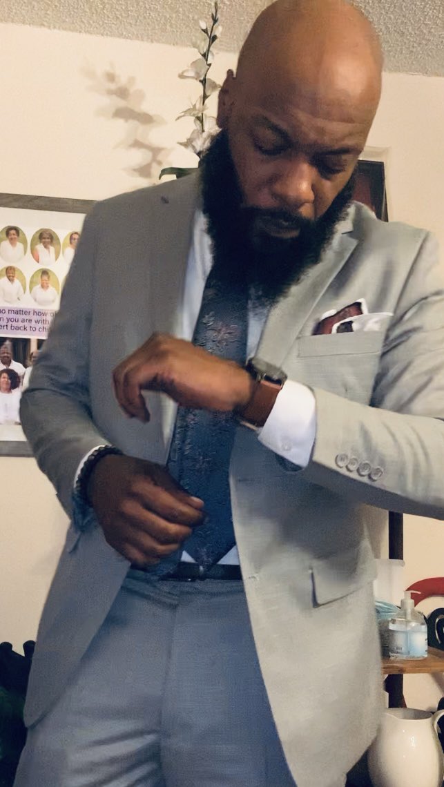 JarWear19's tweet photo. Say cuz.. I think I’m starting to get the hang of this..
#joeblacksun #debraoldestboy #theirlito #snydergang #affirmyadamnself #mentalgrowth #classic #mahoganymagic #tooeasy #sg https://t.co/c6HPII7yTr