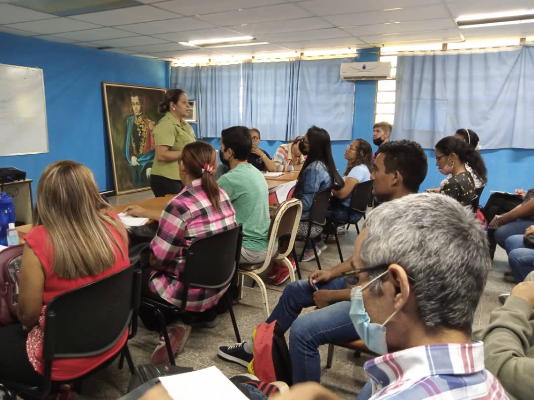 FundabitAragua's tweet photo. #06Diciembre2022 #Aragua Con el apoyo de @leoalvacabrera se realiza Taller de formación: "Herramientas para la atención a niños, niñas y adolescentes en condición  TEA - TDA - TDHA - Dowm", dirigido a Tutores #CBIT de los muni. #Girardot #MBI. Dictado por @milagro61814816 https://t.co/fsG2kBcZv4