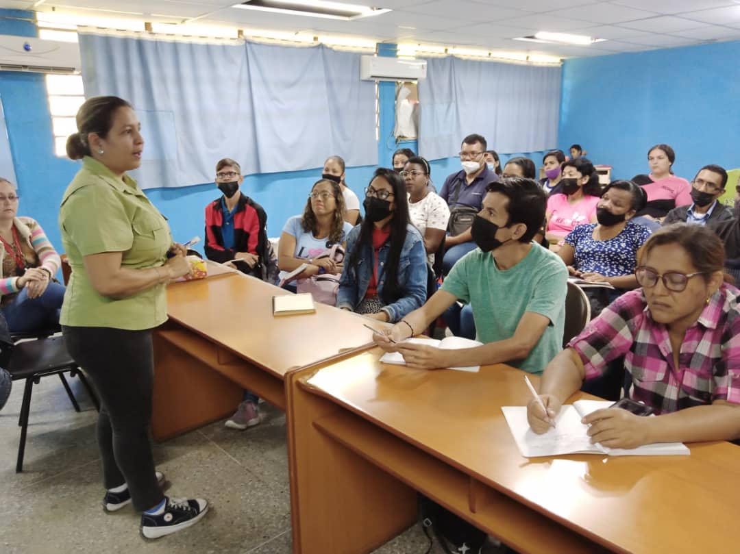 FundabitAragua's tweet photo. #06Diciembre2022 #Aragua Con el apoyo de @leoalvacabrera se realiza Taller de formación: "Herramientas para la atención a niños, niñas y adolescentes en condición  TEA - TDA - TDHA - Dowm", dirigido a Tutores #CBIT de los muni. #Girardot #MBI. Dictado por @milagro61814816 https://t.co/fsG2kBcZv4